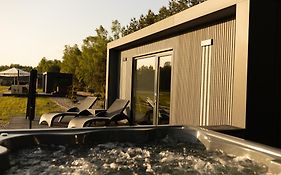 Uroczy mały domek z jacuzzi
